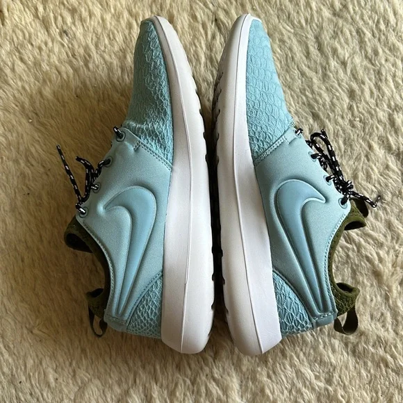 Nike Roshe Two SE Women EUC - Picture 8 of 15